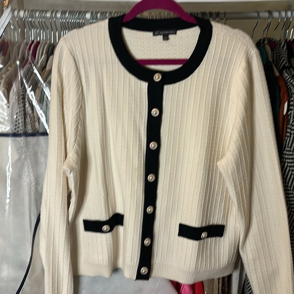 NWT Adrianna Papell Sweater, Ivory w/ Blk accents & fancy Pearl Buttons, XL - Picture 6 of 6